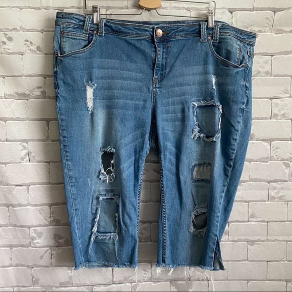 Almost Famous Distressed Cutoff Shorts Size 22